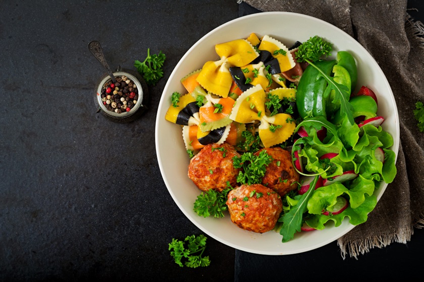 Pesto chicken meatballs with kale and zucchini