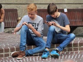 Kids playing mobile game