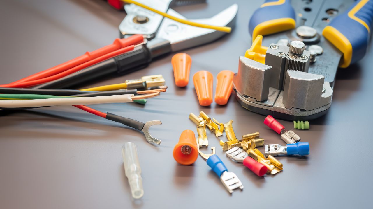 cable stripper with accessories